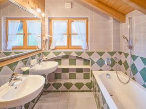 Koupelna v ubytování Chalets Huber
