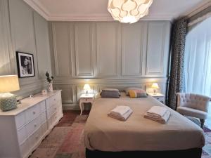Posteľ alebo postele v izbe v ubytovaní Le Royal Couëdic - Les Maisons de Madeleine