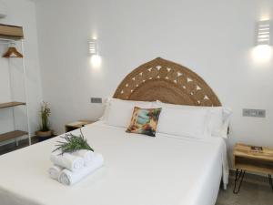 Postel nebo postele na pokoji v ubytování Hostal Aires del Mar