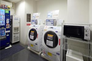 a store with three washing machines and a tv at Kobe Motomachi Tokyu REI Hotel in Kobe +61 photos