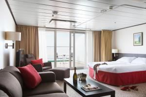 Un pat sau paturi într-o cameră la Tallink ferry -Tallinn 2 nights return cruise to Stockholm +33 fotografii