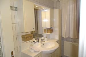 Koupelna v ubytování Ferienwohnung Grünwald + 12 fotografií