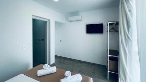 TV a/nebo společenská místnost v ubytování Hostal Aires del Mar