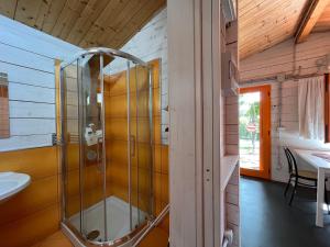 Ένα μπάνιο στο Miniglamp E.V. - Camping +180 φωτογραφίες