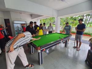 入住Bendre's Holiday Home & Lawns-Karla的客人