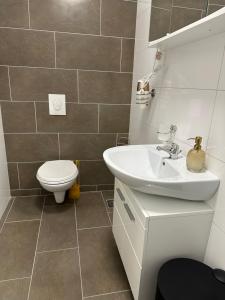 Koupelna v ubytování A-Rooms Serviced Accommodation in Mostar