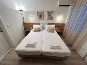 Postel nebo postele na pokoji v ubytování A-Rooms Serviced Accommodation in Mostar