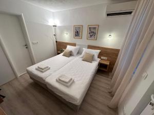Postel nebo postele na pokoji v ubytování A-Rooms Serviced Accommodation in Mostar