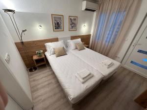 Postel nebo postele na pokoji v ubytování A-Rooms Serviced Accommodation in Mostar