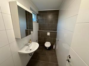 Koupelna v ubytování A-Rooms Serviced Accommodation in Mostar