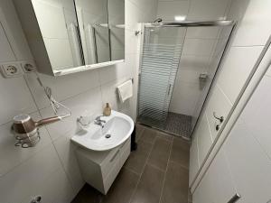Koupelna v ubytování A-Rooms Serviced Accommodation in Mostar