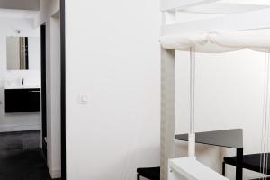 a bedroom with a bunk bed and a mirror at B&B DRUUM in Brussels +37 photos