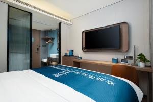 Postel nebo postele na pokoji v ubytování Echarm Hotel Guangzhou Dongpu Financial City Pazhou Convention Center - Free shuttle bus for Canton Fair