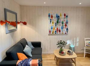 Χώρος καθιστικού στο Charme & Nature - 2 chambres, cosy, Lac, Golf, Piscine, Terrasse, Parking, 2 à 5 pers max