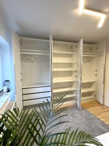 Postel nebo postele na pokoji v ubytování Nobelapartment zum Wohlfühlen