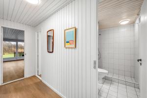O baie la Lovely Newly Renovated Holiday House - 1005 +25 fotografii