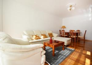 Khu vực ghế ngồi tại Apartamento en el casco histórico de Cambados +18 ảnh