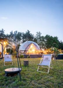 Sëtnowa Glamping外面的花园