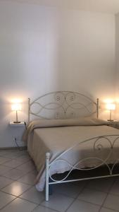 a bedroom with a bed with two lamps on either side at Appartamenti Miravalle in Maratea