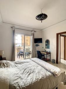 Ένα ή περισσότερα κρεβάτια σε δωμάτιο στο Quiet, central apartment with loggie