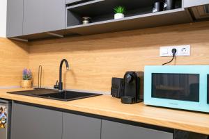 Kuchyň nebo kuchyňský kout v ubytování Apartmenthaus Oborishte - 27 + 5 fotografií