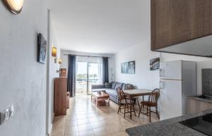 Kuchyň nebo kuchyňský kout v ubytování Oceanfront Paraiso Apt By Dream Homes Tenerife