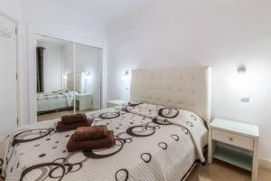 Postel nebo postele na pokoji v ubytování Oceanfront Paraiso Apt By Dream Homes Tenerife