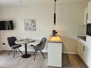 a small kitchen with a table and chairs in a room at Apartment Dangaster Juwel, Am Alten Deich 2 in Dangast
