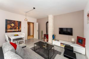 a living room with a couch and a table at Ferienhaus Jadranka in Kistanje