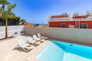 Bazén v ubytování Villa Luna With Heated Pool nebo v jeho okolí