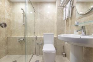 Koupelna v ubytování Deluxe City Hotel