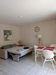 Gallery image of Studio les Pins in Saint-Laurent-du-Var