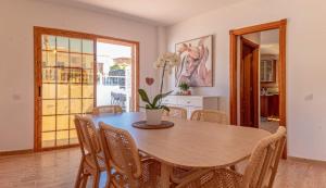 Fotografie z fotogalerie ubytování Villa Luna With Heated Pool v destinaci Puerto de Santiago