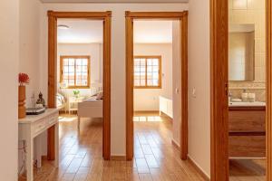 Fotografie z fotogalerie ubytování Villa Luna With Heated Pool v destinaci Puerto de Santiago