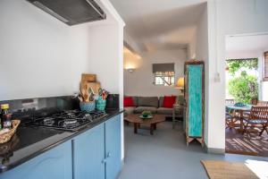 Kuchyň nebo kuchyňský kout v ubytování SANDY LANE COTTAGE