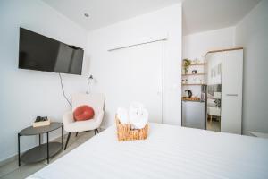 Korkyra Harbour Rooms客房内的一张或多张床位