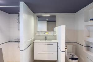 Ένα μπάνιο στο Maison à 15 min du centre ville +20 φωτογραφίες