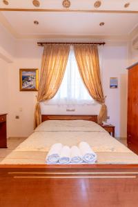 Postel nebo postele na pokoji v ubytování VILLA Vasilios EXARHOS