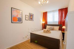 Postel nebo postele na pokoji v ubytování Playa Santiago Apt By Dream Homes Tenerife