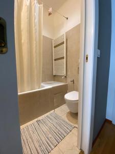 A bathroom at Golem