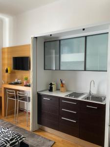 A kitchen or kitchenette at Golem