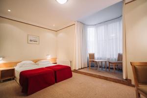 מיטה או מיטות בחדר ב-Rixwell Viru Square Hotel