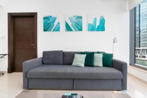 Posezení v ubytování Vacay Lettings - Silverene - Next to Marina Mall with Amazing Marina View