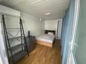 a small room with a bed and a ladder at Casa Raul Eforie Sud in Eforie Sud