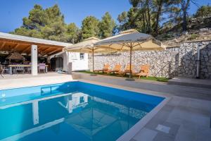 Afbeelding uit fotogalerij van Villa Lucija in Milna +96 foto's