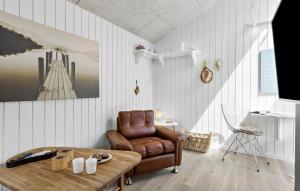 Χώρος καθιστικού στο 1 Bedroom Nice Apartment In Skagen