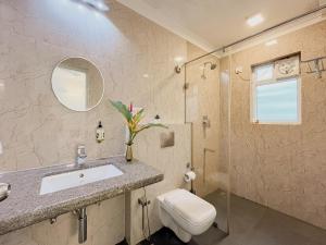 Uma casa de banho em Rainforest Enclave, Arpora - 10 mins to Baga beach