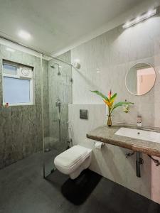 Uma casa de banho em Rainforest Enclave, Arpora - 10 mins to Baga beach