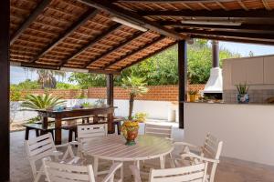 A balcony or terrace at Villa Dema, sea front & beach 20 mt