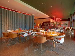 Restavracija oz. druge možnosti za prehrano v nastanitvi 25hours Hotel Zürich West